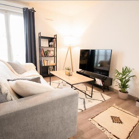 Joli Studio Tout Confort A 2 Pas De La Gare Poissy Eksteriør billede